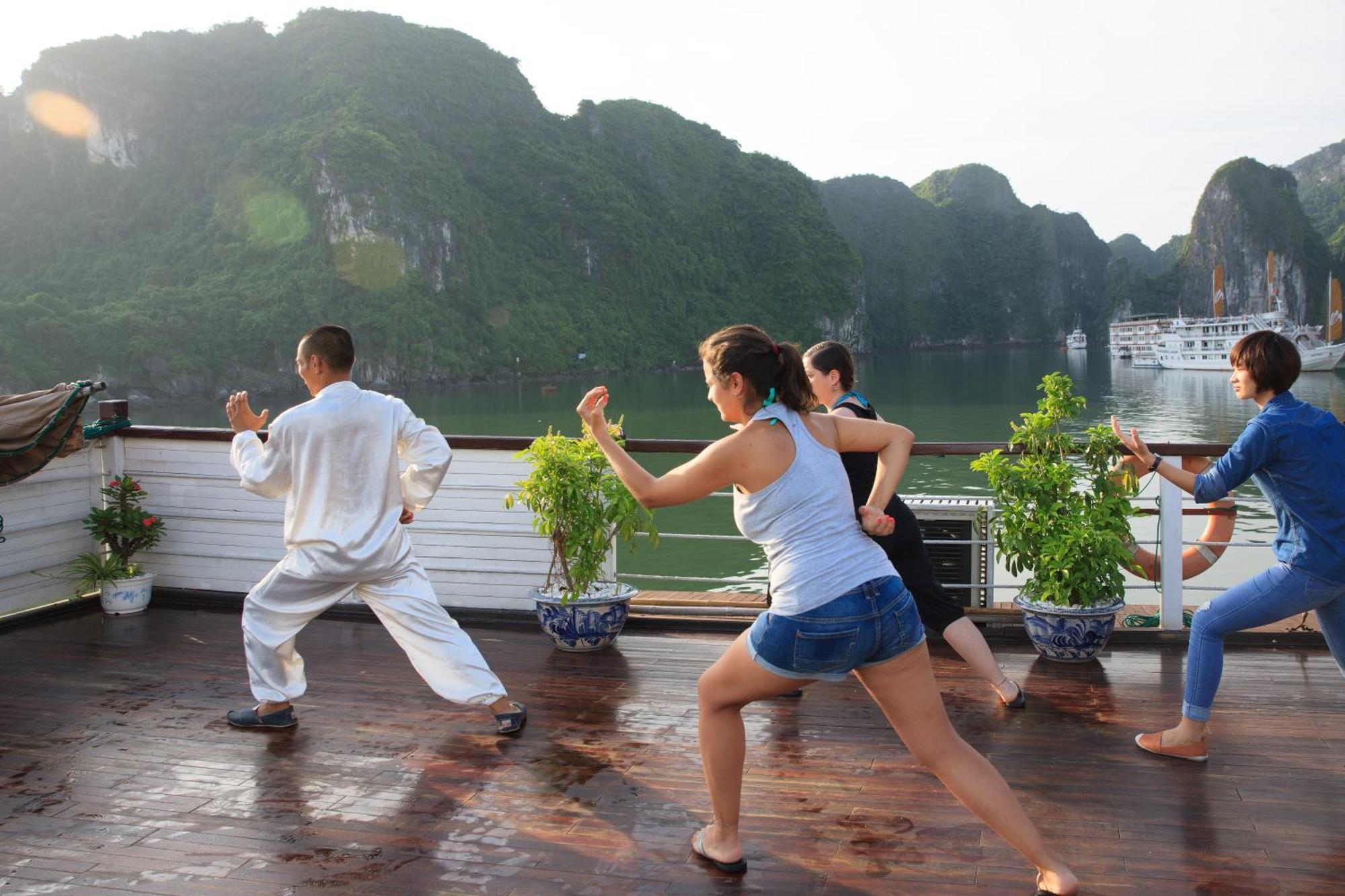 Garden Bay Classic Cruise Ha Long Dış mekan fotoğraf