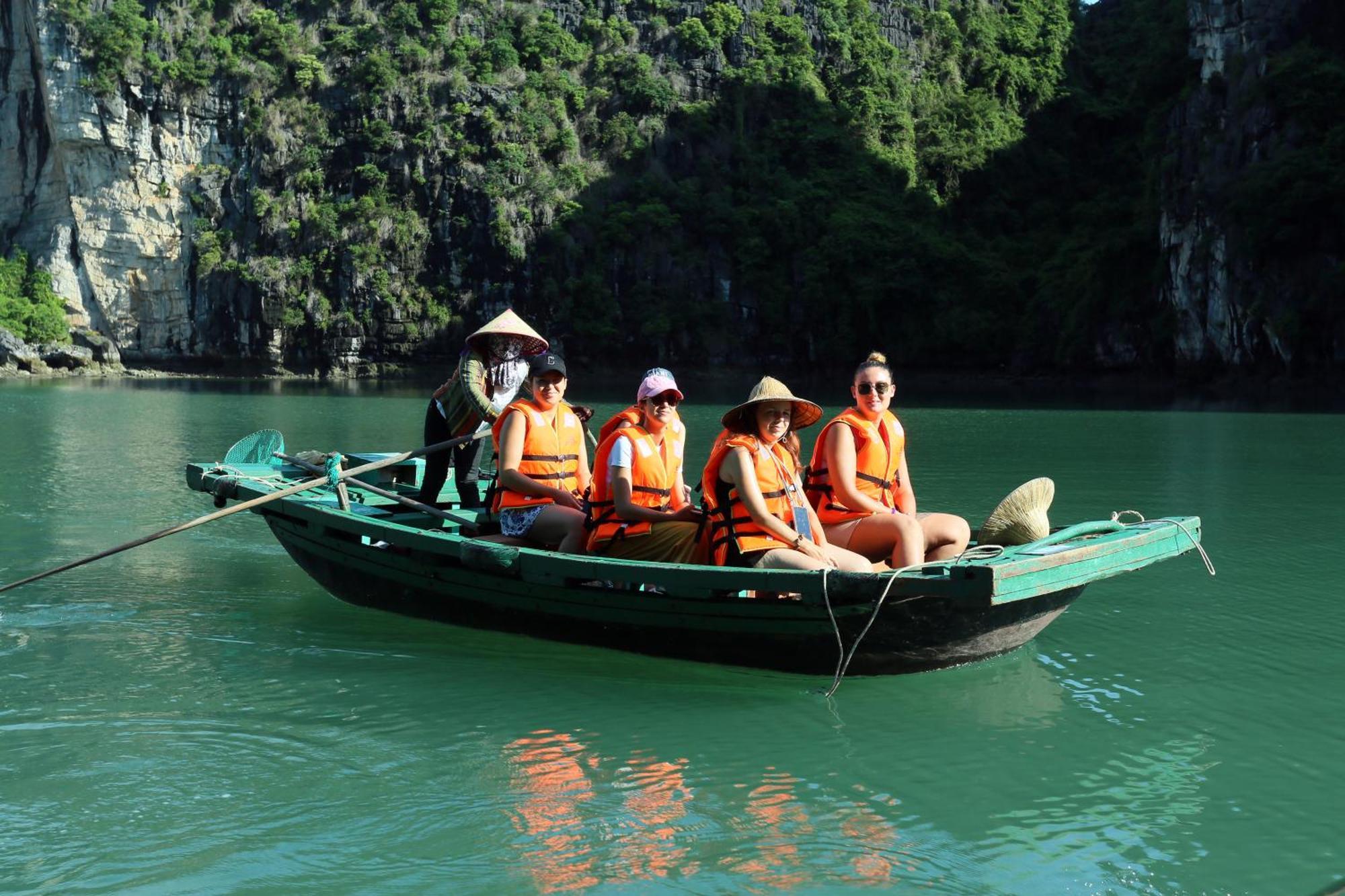 Garden Bay Classic Cruise Ha Long Dış mekan fotoğraf