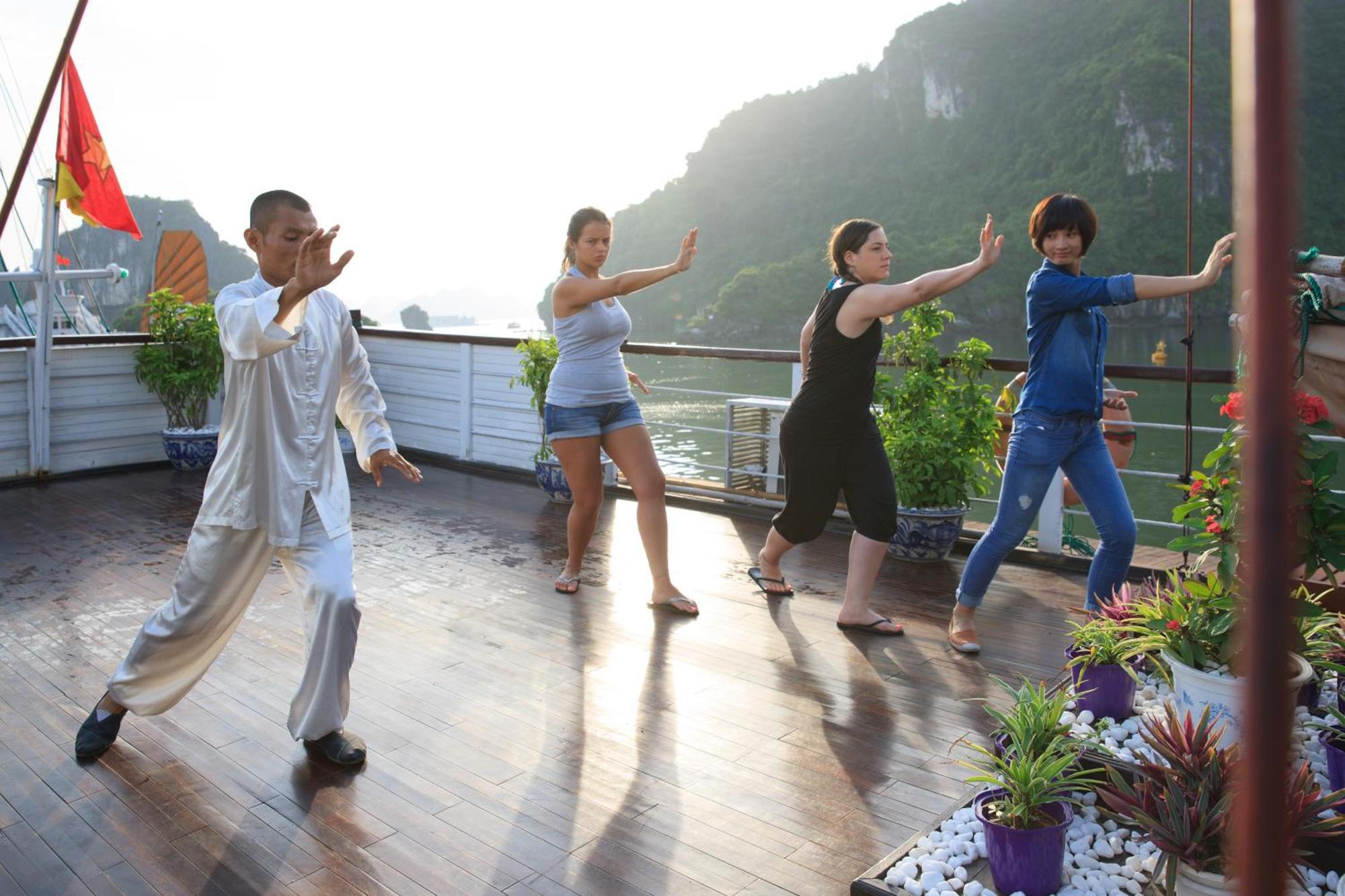Garden Bay Classic Cruise Ha Long Dış mekan fotoğraf