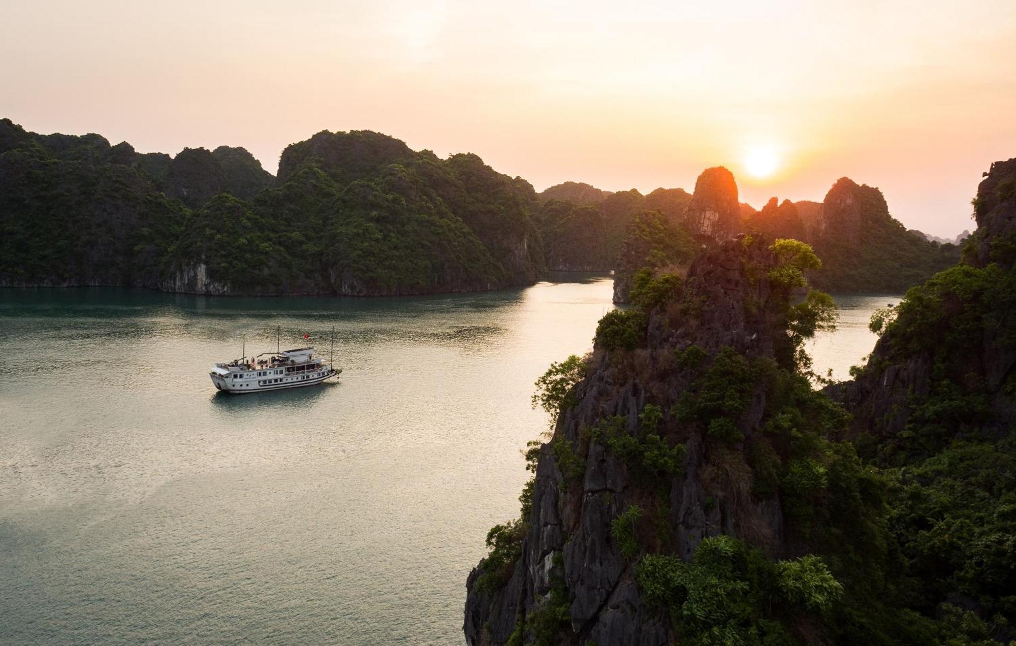 Garden Bay Classic Cruise Ha Long Dış mekan fotoğraf