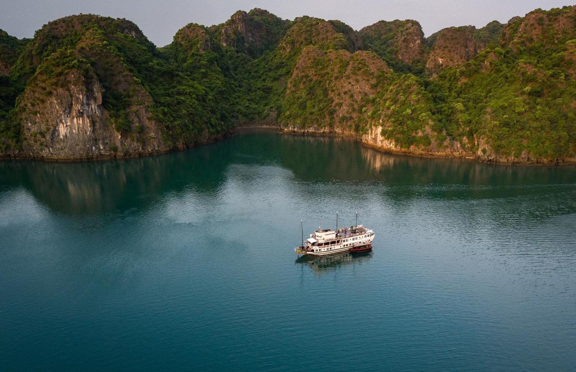 Garden Bay Classic Cruise Ha Long Dış mekan fotoğraf