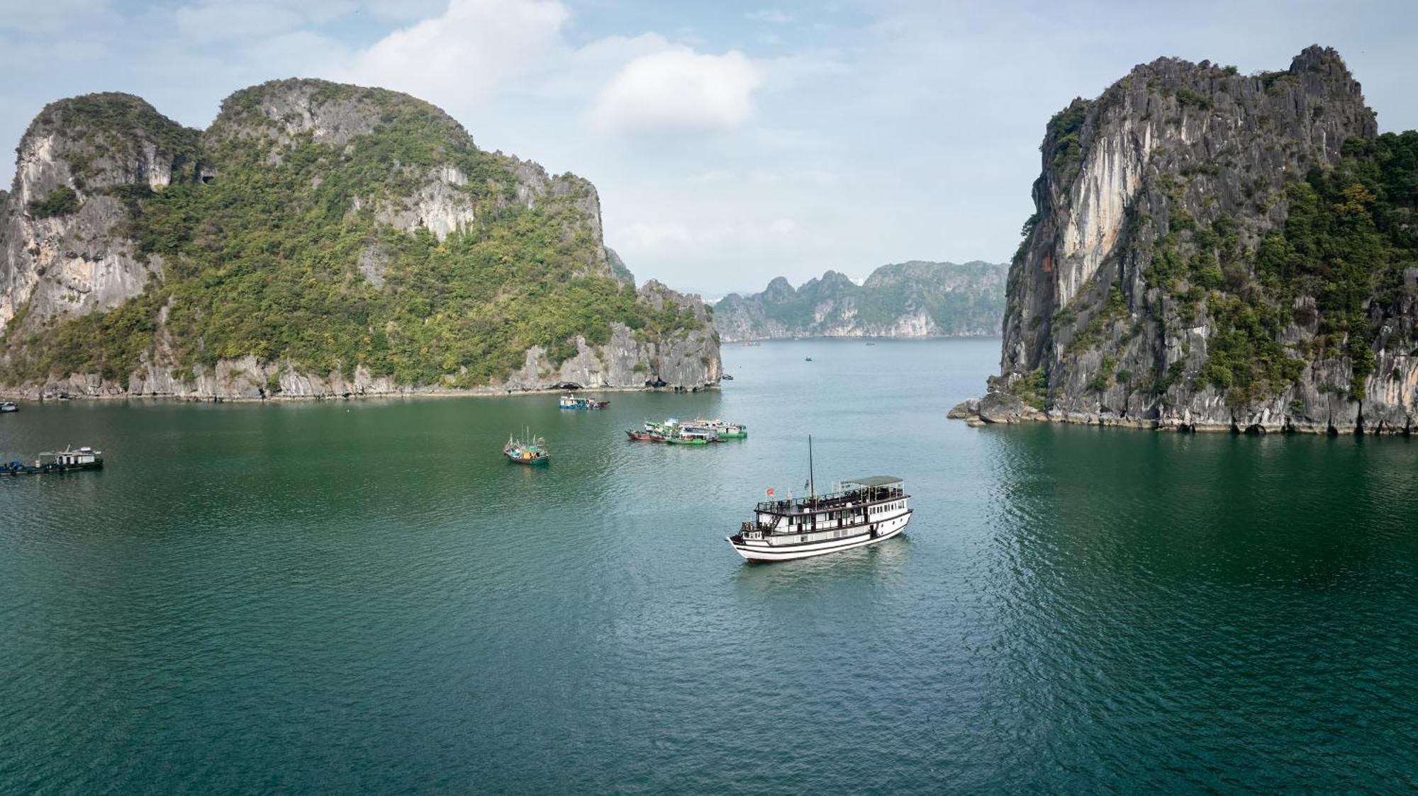 Garden Bay Classic Cruise Ha Long Dış mekan fotoğraf