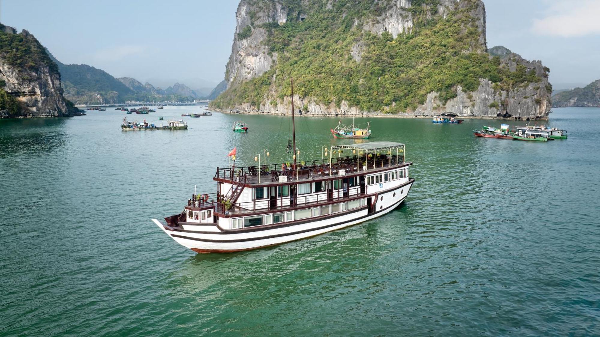 Garden Bay Classic Cruise Ha Long Dış mekan fotoğraf