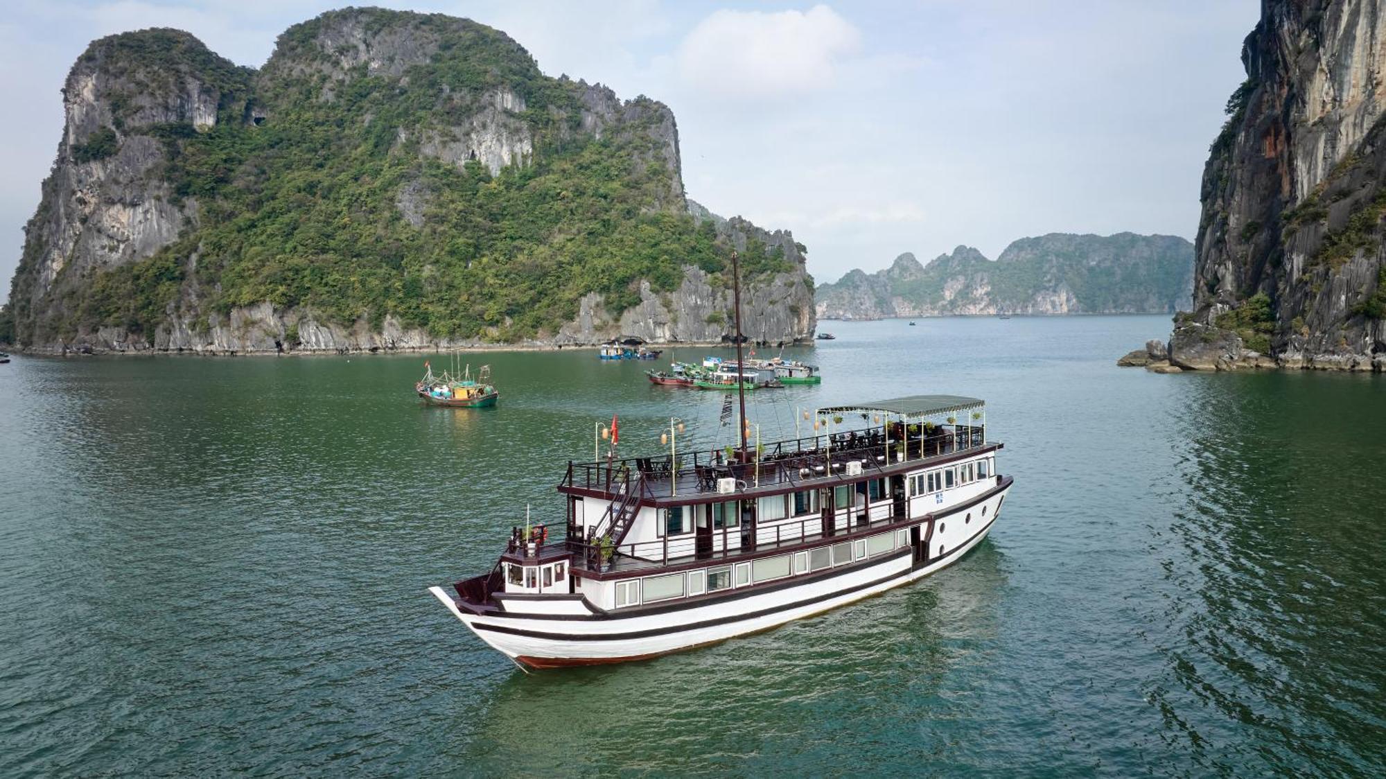 Garden Bay Classic Cruise Ha Long Dış mekan fotoğraf